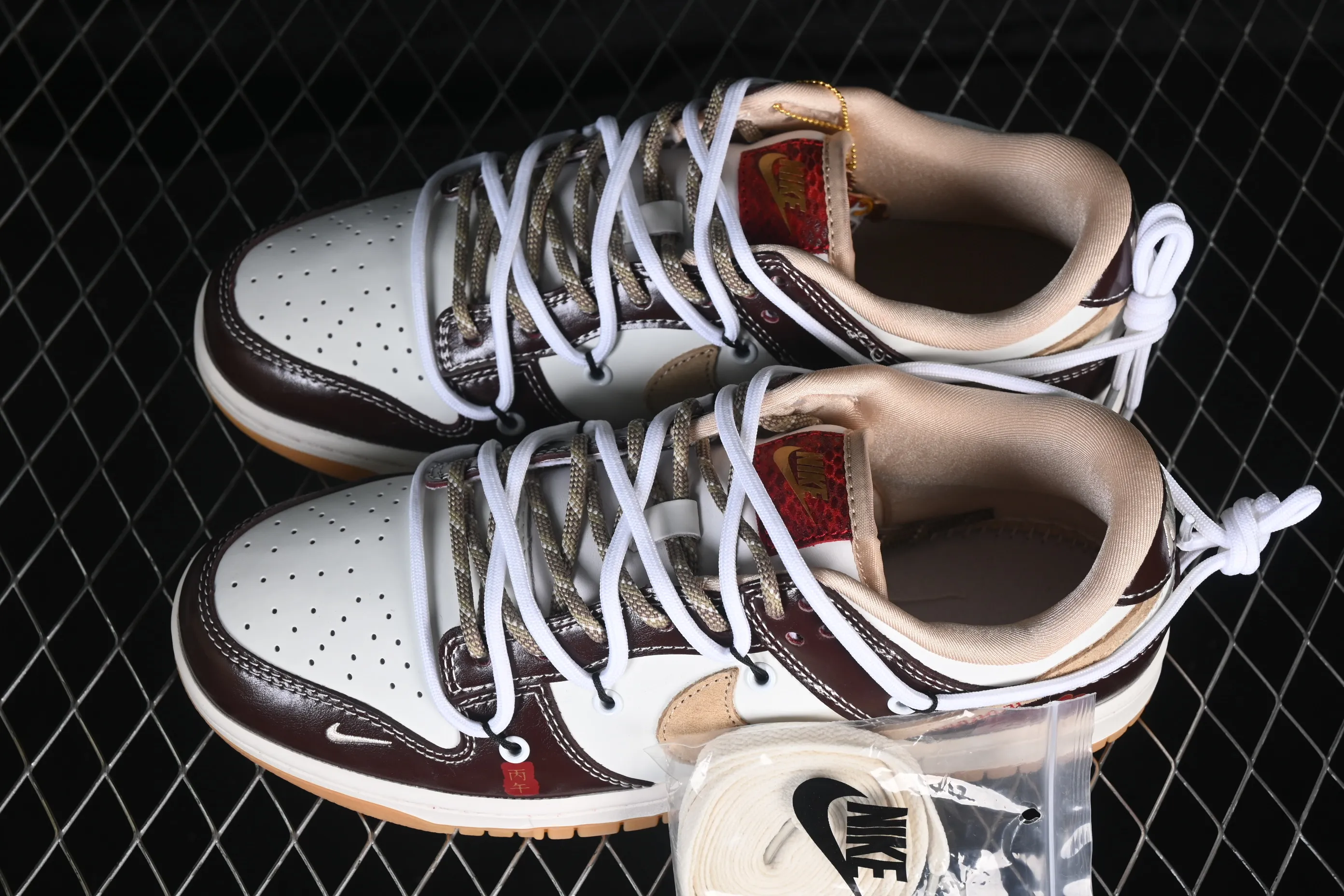 All Categories Nk SB Dunk Series Nk SB Dunk Low High-end Customized Low-top Shoes Nike SB Dunk Low Year of the Horse Limited Edition Beige and Black Ties Anniversary High-end Customized Low-top Casual Shoes YX5066-C90